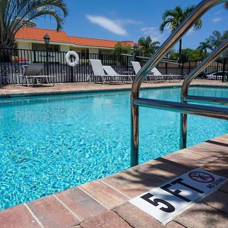 Serenity At Seascape: Steps To The Beach & Shops Palm Beach Shores Eksteriør bilde