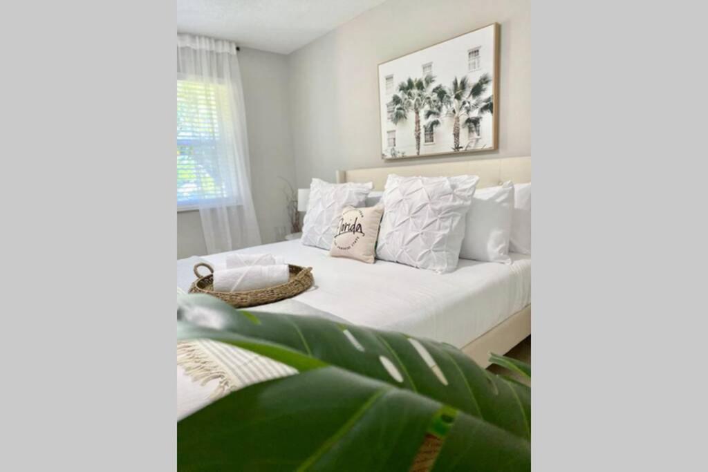 Serenity At Seascape: Steps To The Beach & Shops Palm Beach Shores Eksteriør bilde