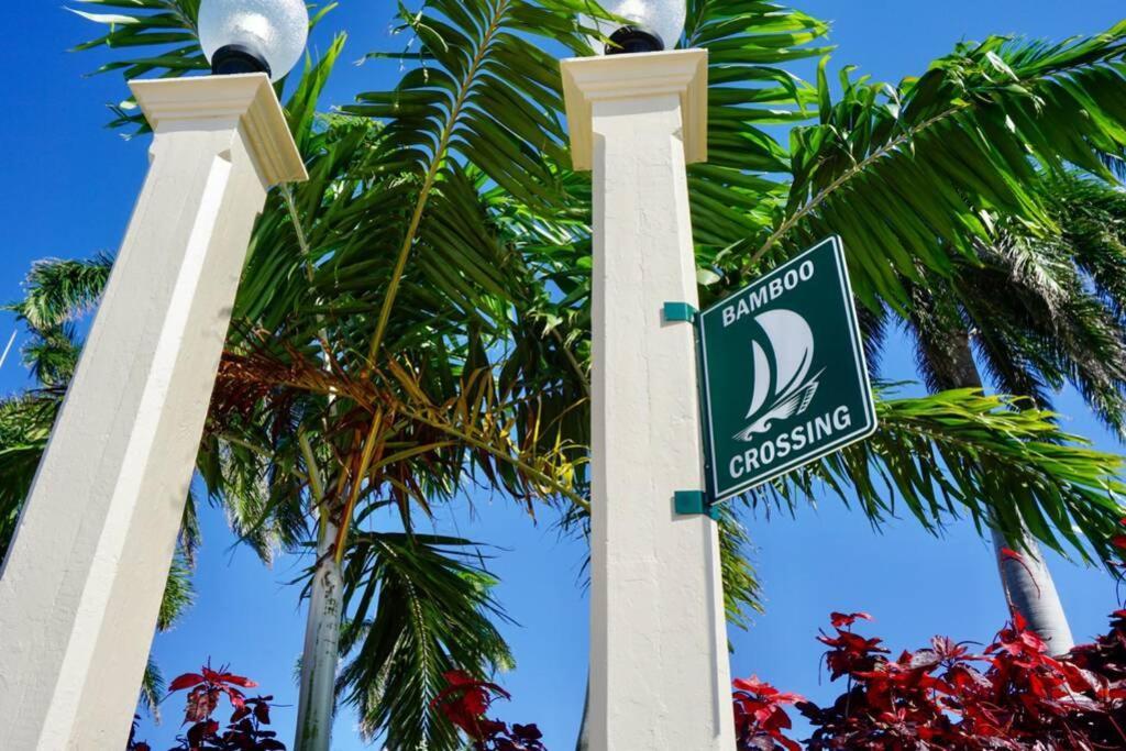 Serenity At Seascape: Steps To The Beach & Shops Palm Beach Shores Eksteriør bilde