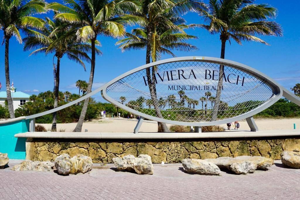 Serenity At Seascape: Steps To The Beach & Shops Palm Beach Shores Eksteriør bilde