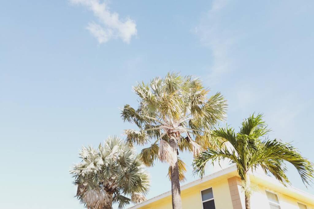 Serenity At Seascape: Steps To The Beach & Shops Palm Beach Shores Eksteriør bilde