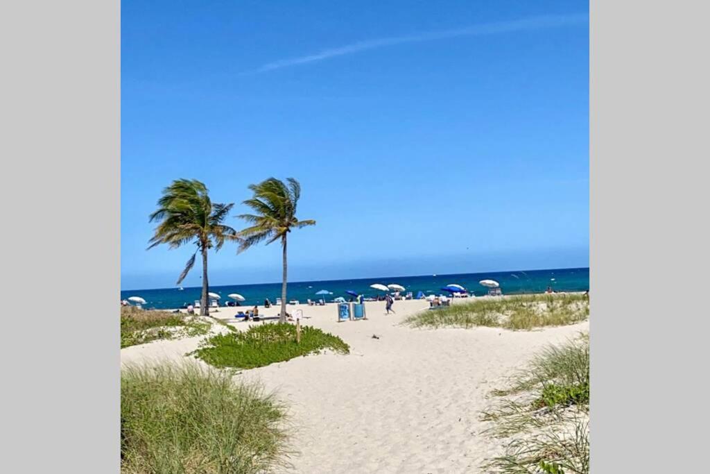 Serenity At Seascape: Steps To The Beach & Shops Palm Beach Shores Eksteriør bilde